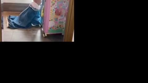 小雯💕 - 欢迎收看萌妹滴约会日记🥰🥰🥰和爸爸在酒店尝试啦第一次喂尿特别刺激 爸爸说下次玩更刺激的嘻嘻😋😋😋