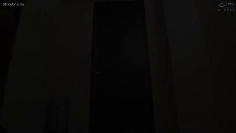 NTR的美好瞬间 - 男人精虫上脑,可能什么事都干得出来,而女人上头了,相比男人也不遑多让。给老公下安眠药,再在老公面前玩一把夫目前,这种感觉别提多刺激了。 #...
