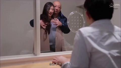 NTR的美好瞬间 - 未婚夫买了戒指回家想对未婚妻求婚，结果回家开门就看到，未婚妻被公寓的管理员大叔带着六个大汉轮流上，自己则被按在地上，眼睁睁看着未婚妻浑身上...