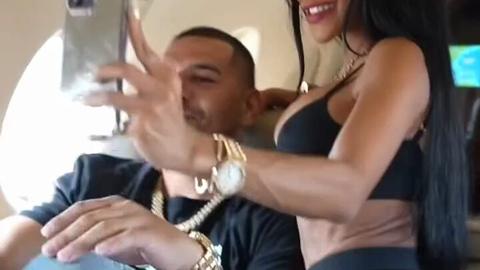 Tia Safada 130K - Deu a buceta gostoso pro marido no jatinho prticular 🔥🥵🥵  #PINTOAWARD...