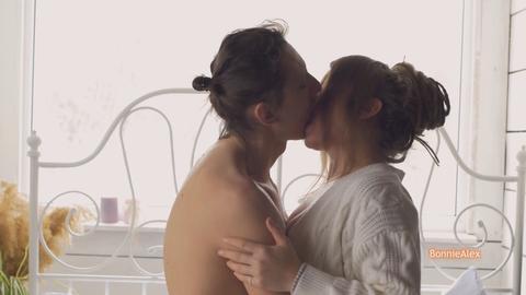 𝗘𝗫𝗣𝗟𝗜𝗖𝗜𝗧 𝗩𝗜𝗗𝗘𝗢😘 - Tired of masturbation? 💧😫 Download the app and let the girls help you...
