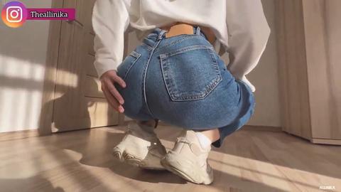 𝗘𝗫𝗣𝗟𝗜𝗖𝗜𝗧 𝗩𝗜𝗗𝗘𝗢😘 - Tired of masturbation? 💧😫 Download the app and let the girls help you...