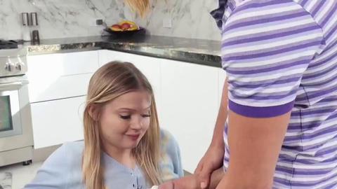 FAMILY PORN - "تبي تجلـ.ـحْ مع بنات تعال وحمل تطبيق ذا👇🏻👇🏻 وشوف البنات الي فيه وترا...