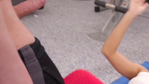 FAMILY PORN - "تبي تجلـ.ـحْ مع بنات تعال وحمل تطبيق ذا👇🏻👇🏻 وشوف البنات الي فيه وترا...