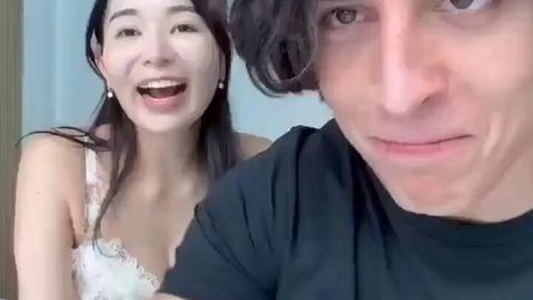 FAMILY PORN - "تبي تجلـ.ـحْ مع بنات تعال وحمل تطبيق ذا👇🏻👇🏻 وشوف البنات الي فيه وترا...