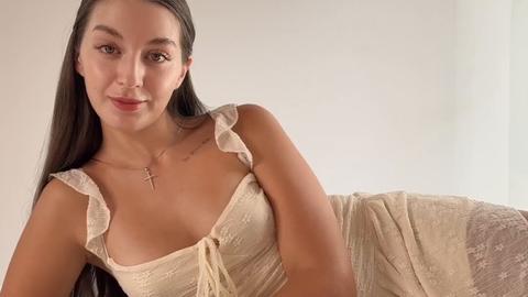ANGELINA - Create your perfect AI girlfriend—sexy, witty, and always ready for f...